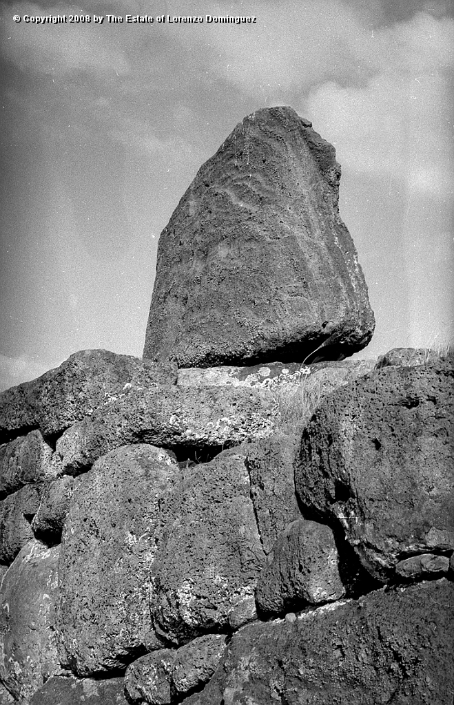 TAM_Ahu_03.jpg - Easter Island. 1960. Wall of ahu Tongariki. Photograph taken a few days before the tsunami of May 22, 1960.